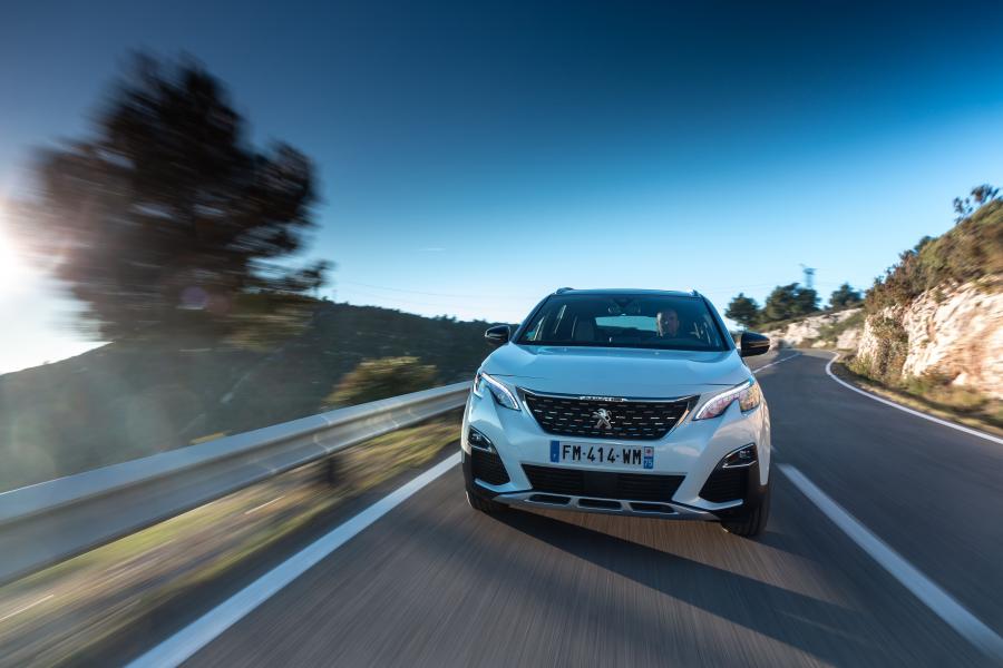  Peugeot 3008 GT HYBRID4 2019 года  (WW) (фото 21 из 40)
